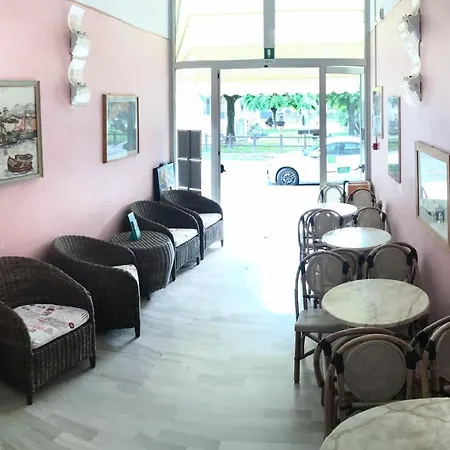 禅宗酒店 酒店 利尼亚诺萨比亚多罗