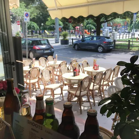 禅宗酒店 2* 利尼亚诺萨比亚多罗